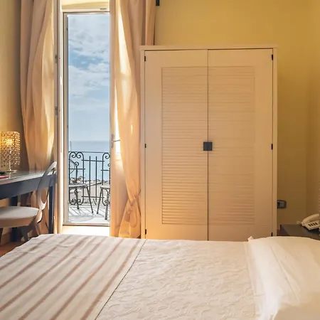 Hotel De La Pietra Ligure