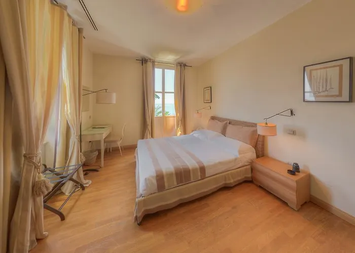 Hotel De La Pietra Ligure