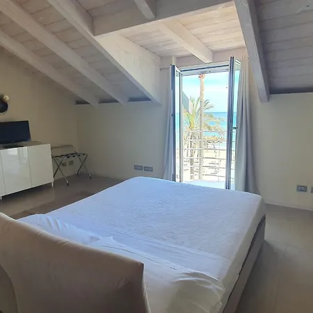 Hotel De La Plage 3*