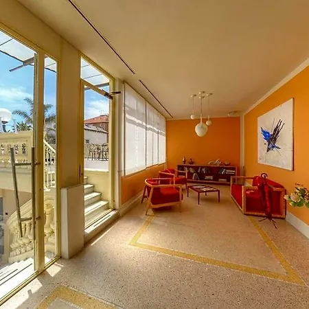 Otel De La 3*