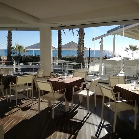 Hotel De La Plage 3*