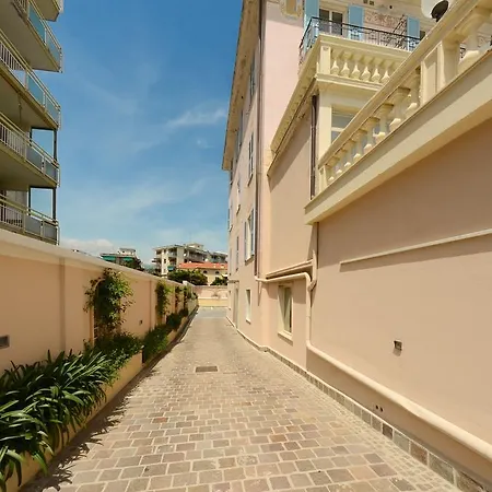 De La Plage Hotel